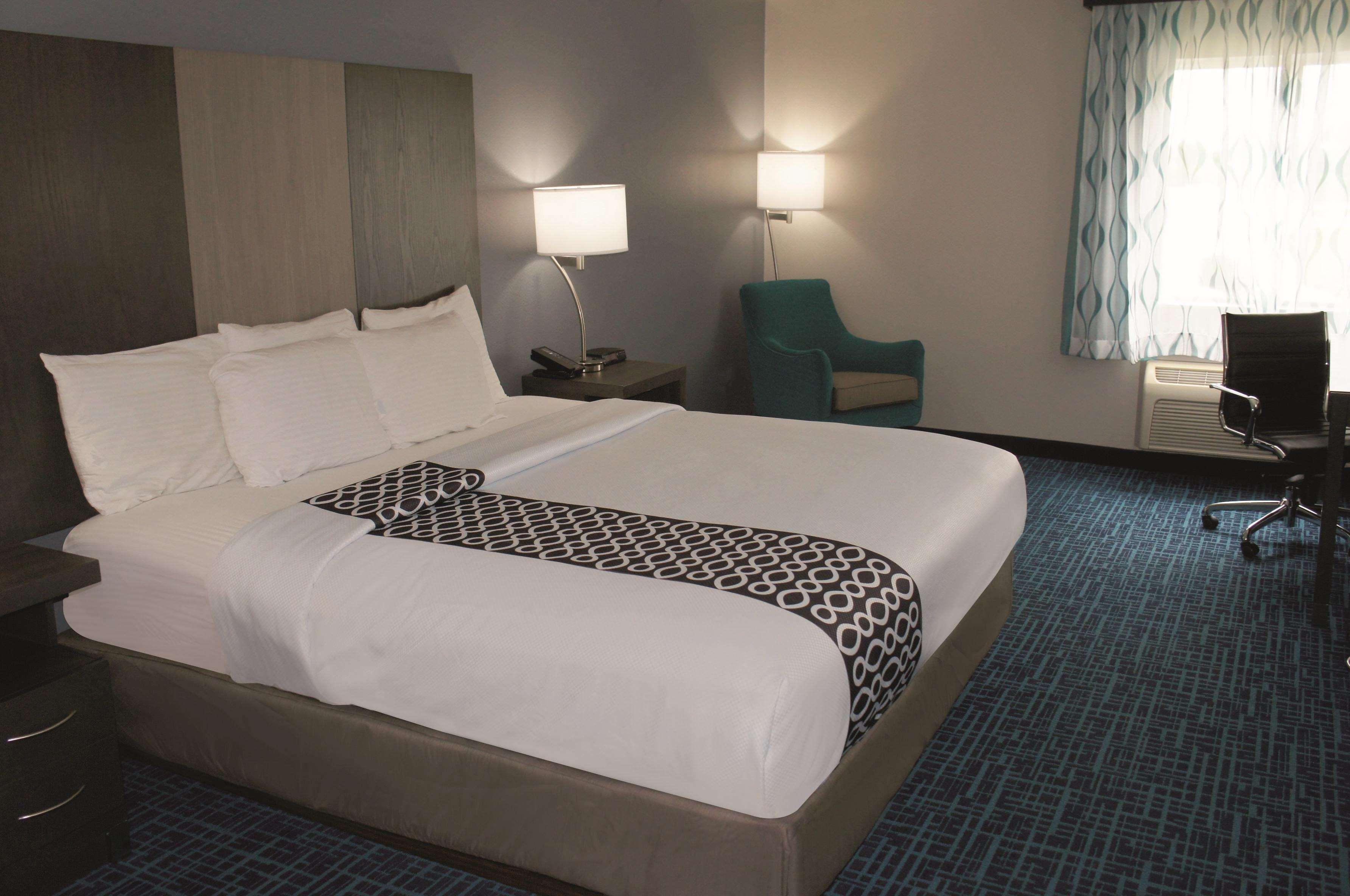 La Quinta Inn & Suites By Wyndham Peru Starved Rock St Park Esterno foto