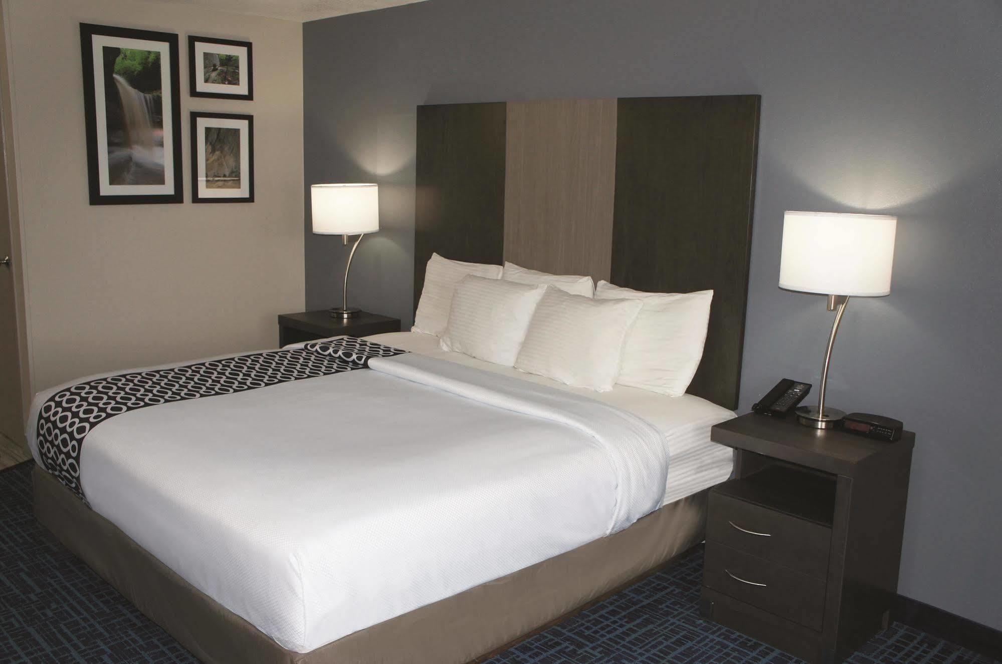 La Quinta Inn & Suites By Wyndham Peru Starved Rock St Park Esterno foto